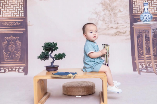 伊犁宝宝掉头发是怎么回事